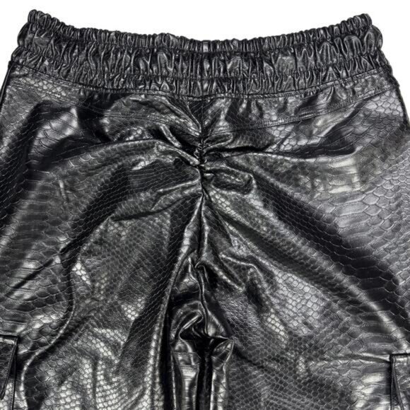 BOMBSHELL Sportswear Liquid Faux Leather Scrunch Butt Cargos Size Small Black - Picture 10 of 10